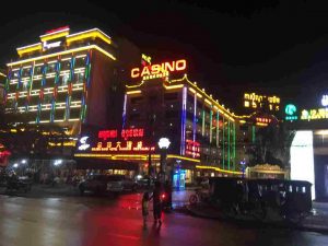 Golden Sand Hotel and Casino song bac hang sang